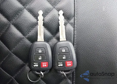 2017 Toyota Corolla Le z USA, uszkodzony, nr VIN 2T1BURHE8HC897846